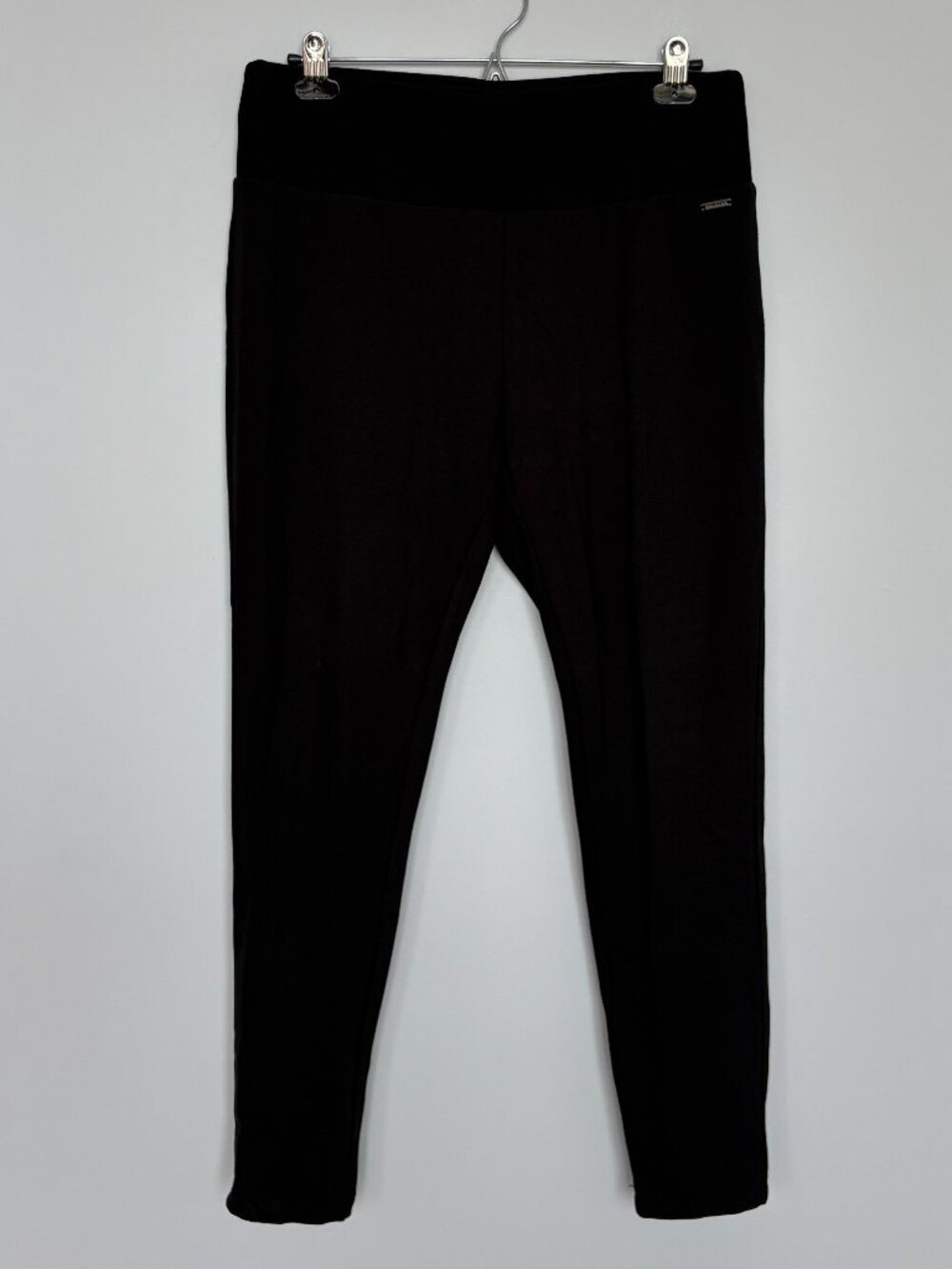 Tahari Black Pull-on Slim Knit Pants L